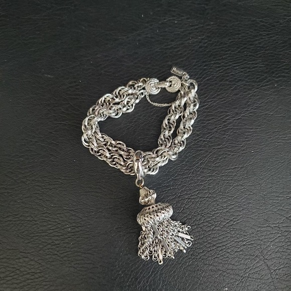 Chunky Vtg MONET SilverTone Double Twist Rope Damita Chain Bracelet Tassel Charm - Picture 3 of 8